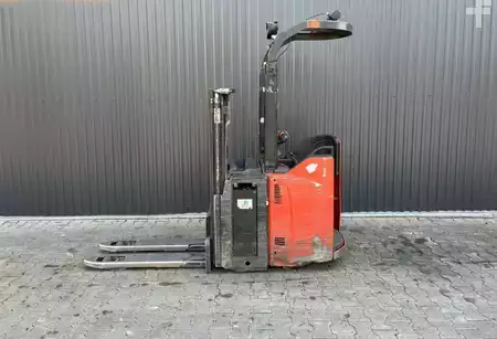 Stoccatori uomo a piedi 2020  Linde D12SP (2)