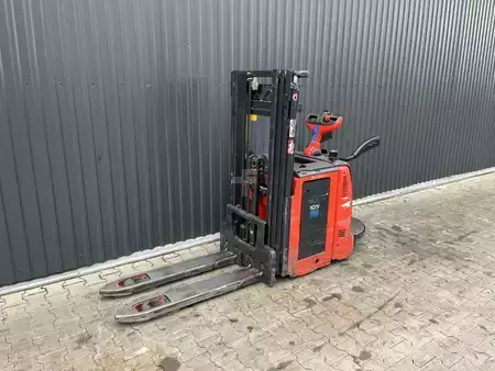 VZV s plošinou pro řidiče 2020  Linde D12AP (1)