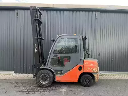 Diesel heftrucks 2014  Toyota 8FDJF35 (2)