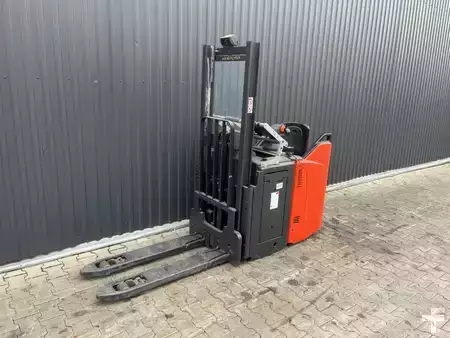 Stoccatori uomo a piedi 2020  Linde D12SP (1)