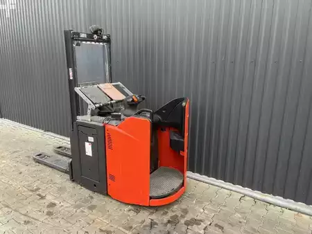 Stoccatori uomo a piedi 2020  Linde D12SP (3)
