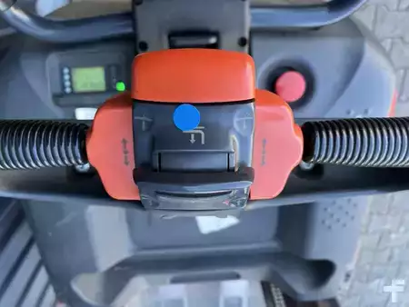 Tukipyörätrukki 2021  Linde D12AP (8)