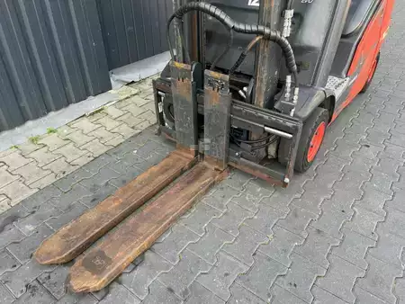 Treibgasstapler 2022  Linde H14T-01 (6)