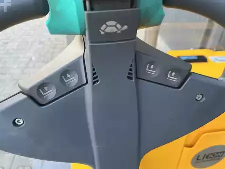 Apilador eléctrico 2019  Jungheinrich EJCB12 (9)