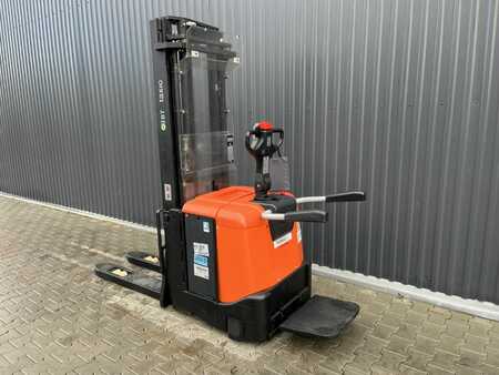 Stackers Stand-on 2014  BT SPE160L (3) 