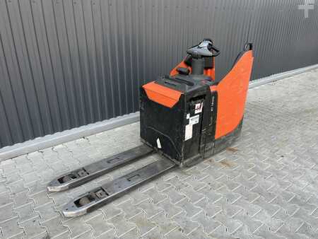 Electric Pallet Trucks 2018  BT LPE200 (1)