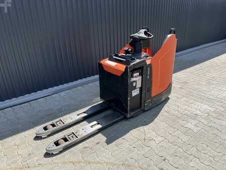 Electric Pallet Trucks 2018  BT LPE200 (1)