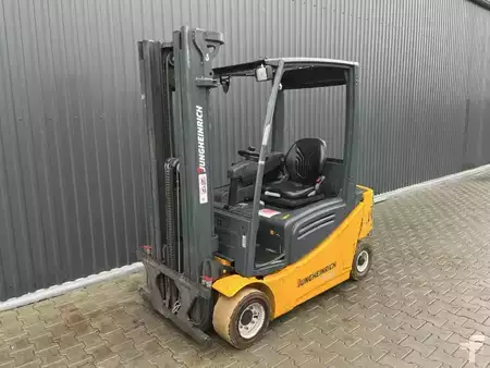 Electric - 4 wheels 2015  Jungheinrich EFG318 (1)