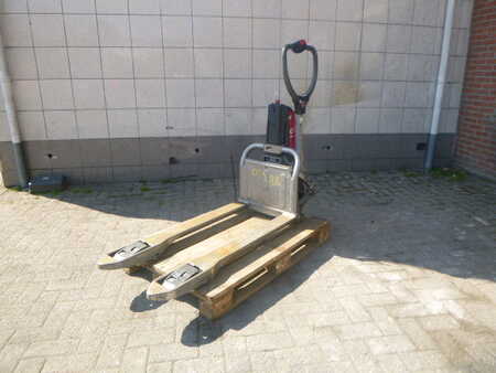 Electric Pallet Trucks 2013  Linde Citi one T-05 (1)