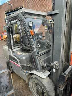 Carrello elevatore a gas 2008  Nissan UG12FA35DU (2)