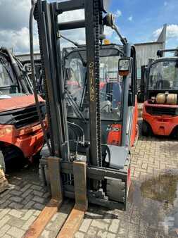 Gas truck 2012  Linde H-30-T-01 (1)