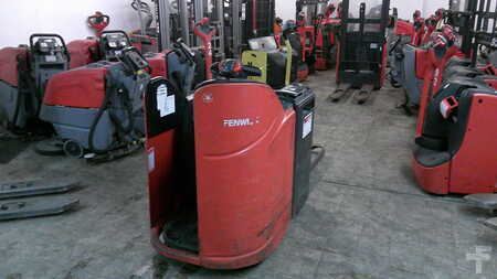 Electric Pallet Trucks 2015  Linde T24-SP (1)