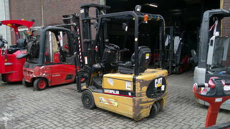 Electric - 3 wheels 2003  CAT Lift Trucks EP16KT (1)