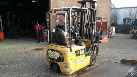 Electric platform trucks 2007  CAT Lift Trucks EP15KRT 250 HOURS (1)