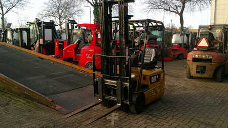 Electric platform trucks 2007  CAT Lift Trucks EP15KRT 250 HOURS (2)