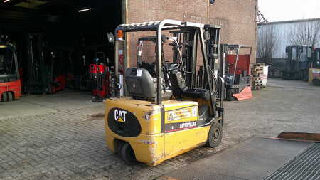 Electric - 3 wheels 2003  CAT Lift Trucks EP18KT (1)