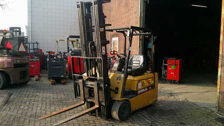 El truck - 3 hjulet 2003  CAT Lift Trucks EP20KT (1)