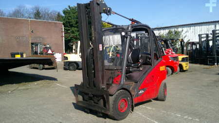 Gázüzemű targoncák 2018  Linde H30T-02 (1)