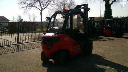 Gázüzemű targoncák 2018  Linde H30T-02 (2)