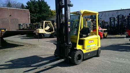 Electric - 4 wheels 2005  Hyster J3.20XM CABIN (1)