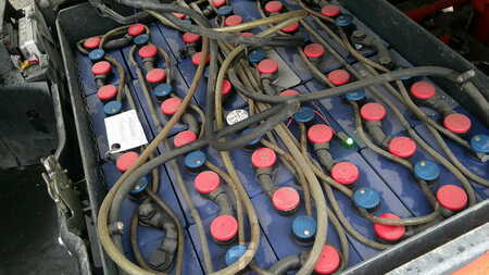 Carrelli elettrici 4 ruote 2019  Linde E16PH-02 (3)