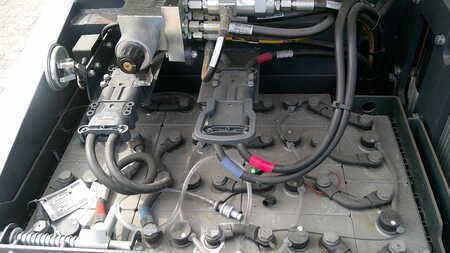 Fyrvägstruck 2022  Combilift CBE2500 CABIN (3)