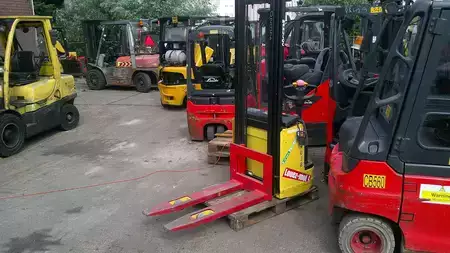 Stacker pedestre 2008  Komatsu MWS121R (2)