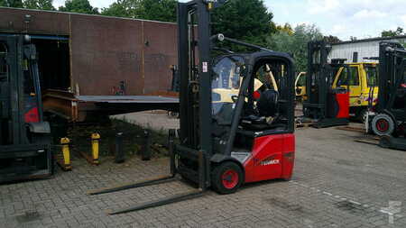Chariots électriques à 3 roues 2013  Linde E12-01 24 Volt (1)