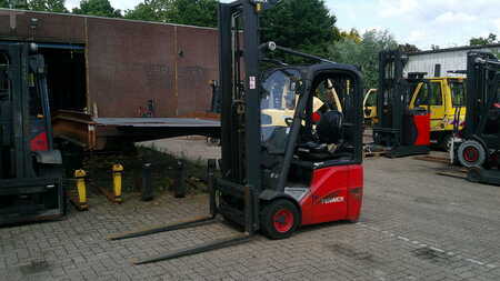 Chariots électriques à 3 roues 2013  Linde E12-01 24 Volt (2)