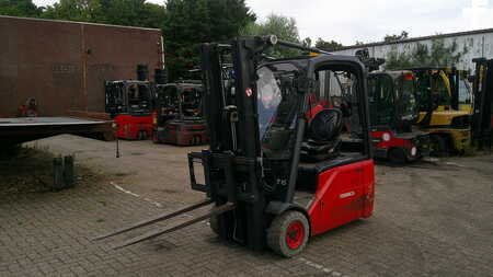 3-wiel elektrische heftrucks 2013  Linde E16-01 (1)