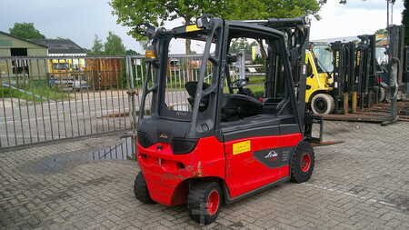 Carrelli elettrici 4 ruote 2013  Linde E25-01 (2)