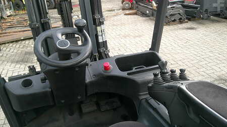 Carrelli elettrici 4 ruote 2013  Linde E25-01 (4)