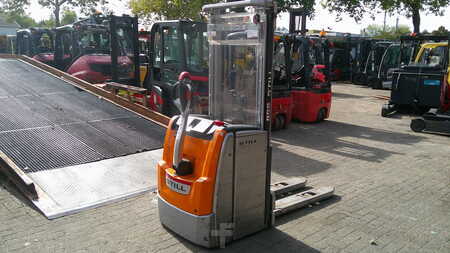 Stacker pedestre 2017  Still EXV-14 (1)