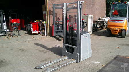 Stacker pedestre 2017  Still EXV-14 (2)