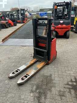 Stacker pedestre 2016  Linde D08 (2)