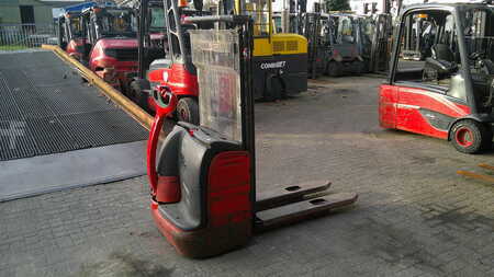 Stacker pedestre 2007  Linde L12 (1)