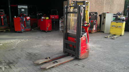 Stacker pedestre 2007  Linde L12 (2)