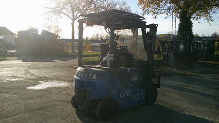 Outro 2017  Toyota 8FBMKT25 (2)