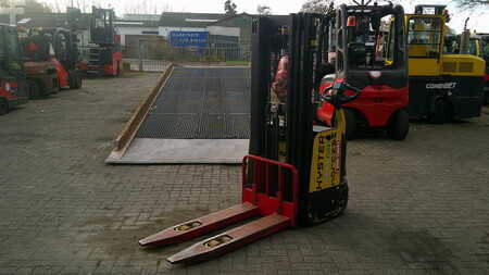 Ruční vysokozdvižný vozík 2002  Hyster S1.4 (2)