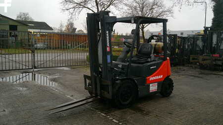Gas truck 2011  Doosan G20 (2)