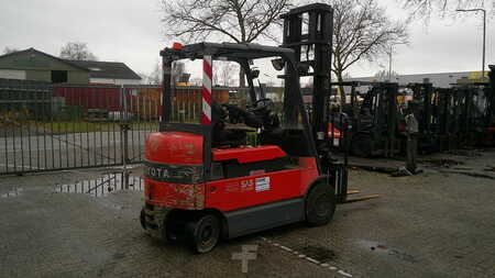 Elektro čtyřkolový VZV 2010  Toyota 7FBMF30 (2)