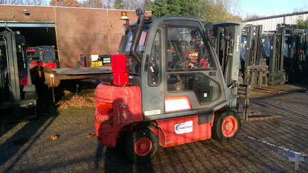 Dieselstapler 2003  Nissan FD02A25Q CABIN 2135 HRS (1)