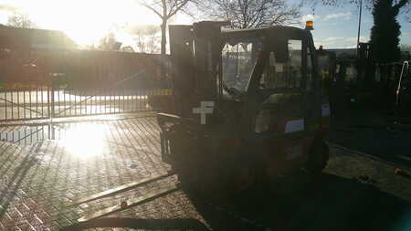 Dieselstapler 2003  Nissan FD02A25Q CABIN 2135 HRS (2)