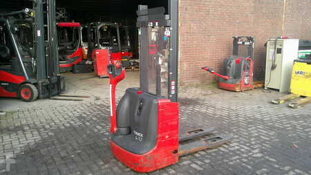 Ruční vysokozdvižný vozík 2015  Linde L10B (1)