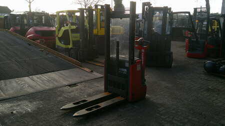 Ruční vysokozdvižný vozík 2015  Linde L10B (2)