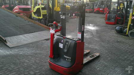 Ruční vysokozdvižný vozík 2014  Linde L10B (1)