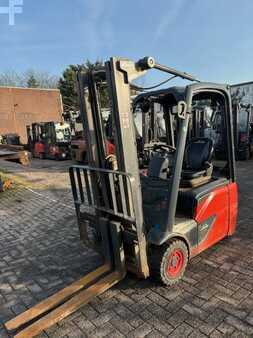 Chariots électriques à 3 roues 2016  Linde E15-02 1384 HOURS (1)