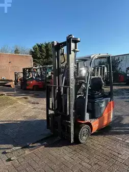 Eléctrica de 3 ruedas 2020  Toyota 8FBE15T (1)