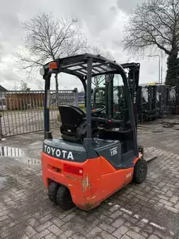 Eléctrica de 3 ruedas 2018  Toyota 8FBE15T (2)