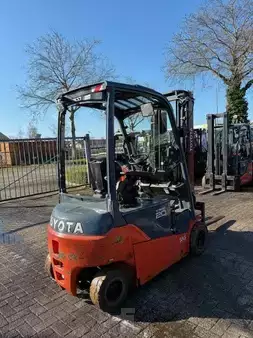 Eléctrica de 4 ruedas 2014  Toyota 8FBMT20 BATTERY12/2019 (2)